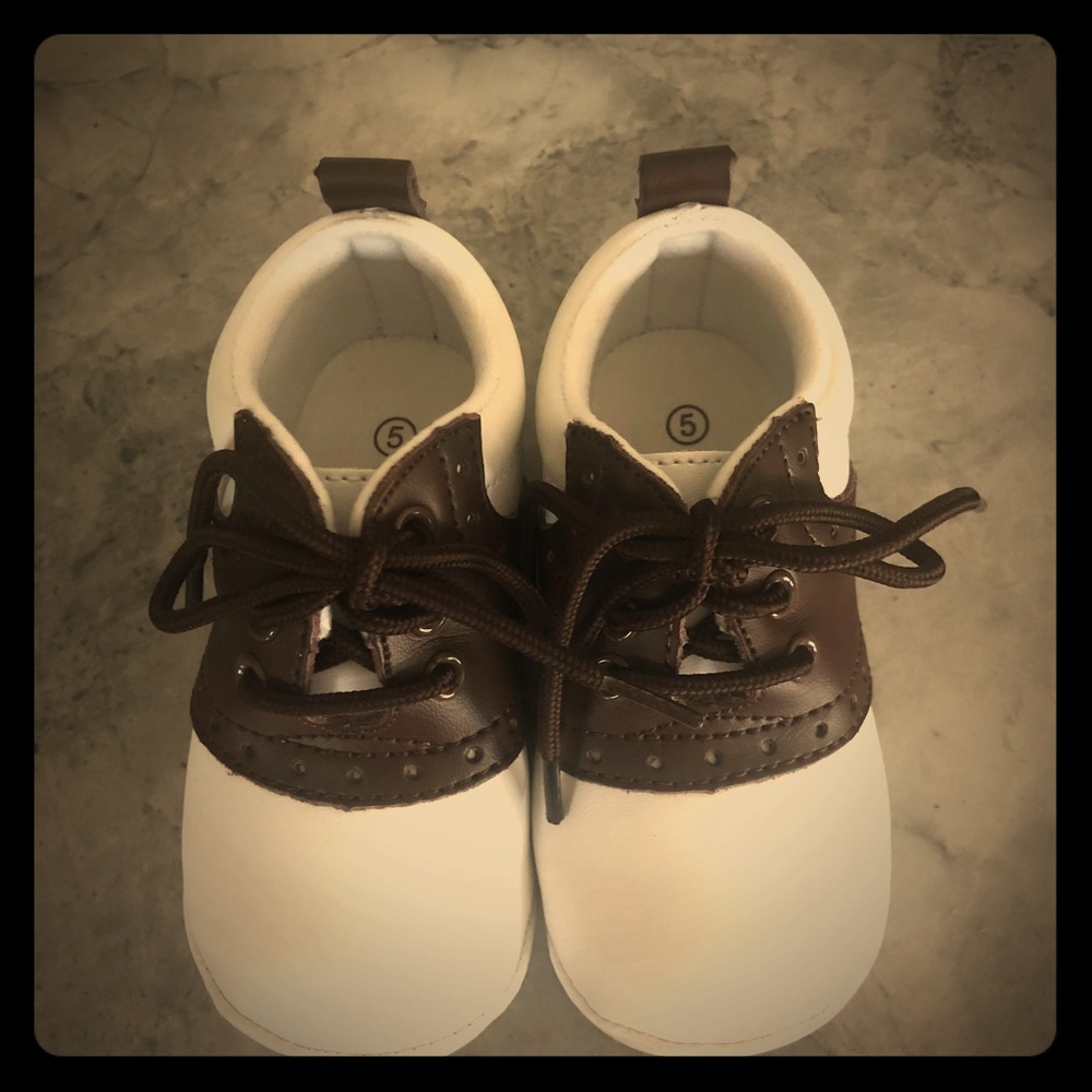 Toddler boys saddle shoes